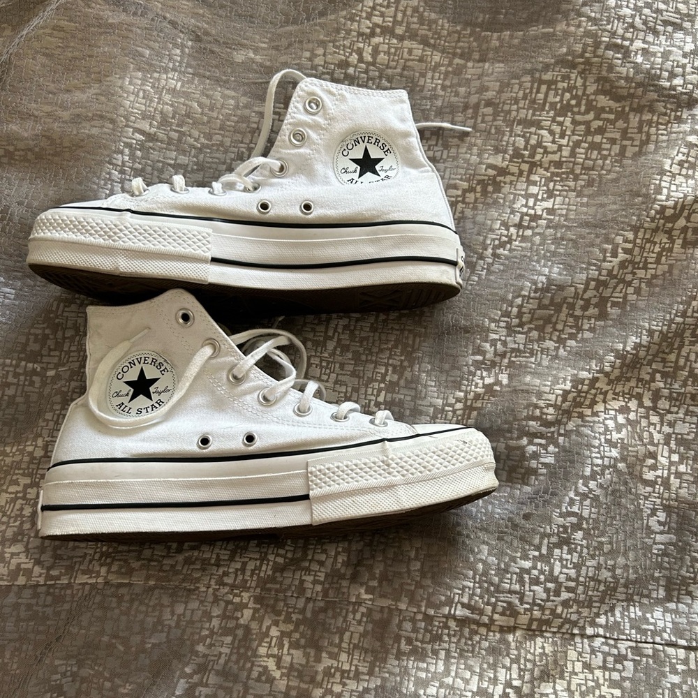 White Converse Chuck Taylor Platform. Minor wear. Please see pics.